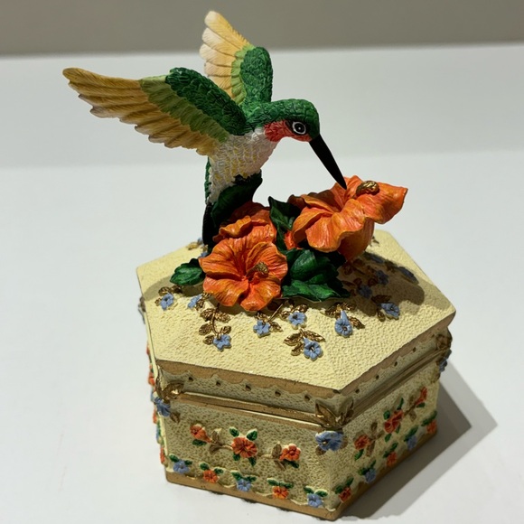 Hummingbird Floral Trinket Box - Picture 4 of 9